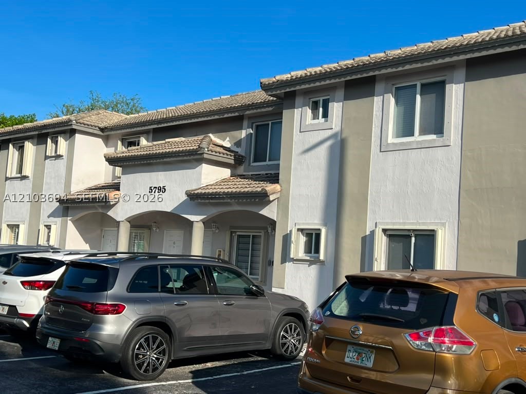 5795 NW 109th Ave Unit 8 — photo