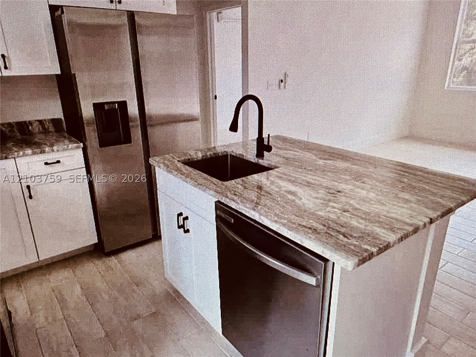 2908 W 52 St W — photo