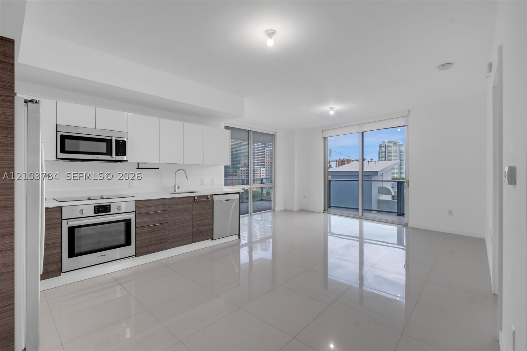 1010 SW 2nd Ave Unit 1003 — photo