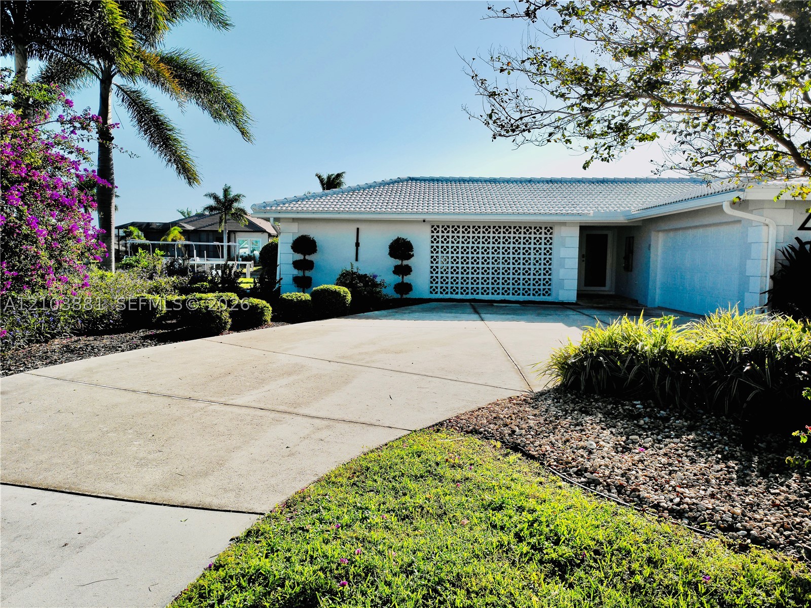 48 N Hibiscus Dr — photo