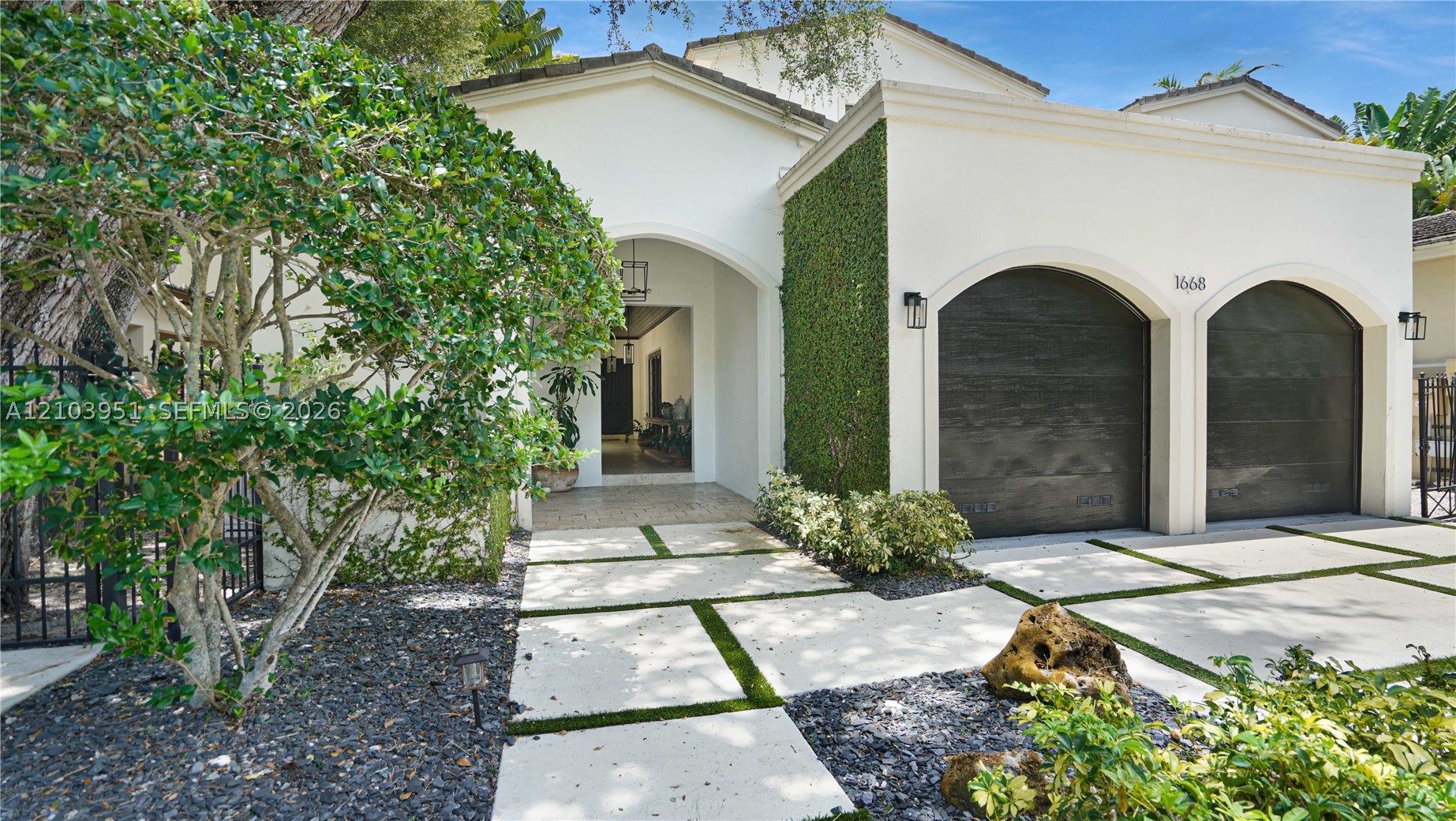 1668 Micanopy Ave — photo