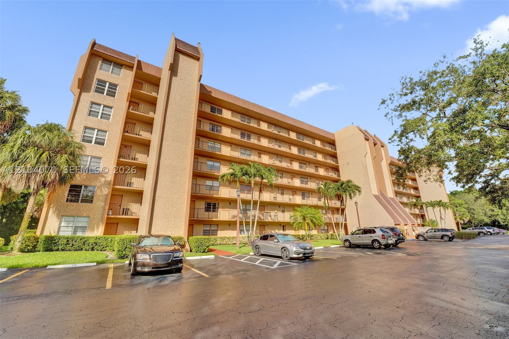 3001 W Rolling Hills Cir Unit 702 — photo