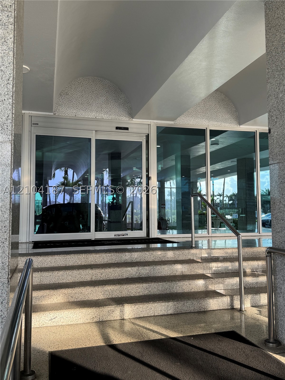 5055 Collins Ave Unit 8N — photo