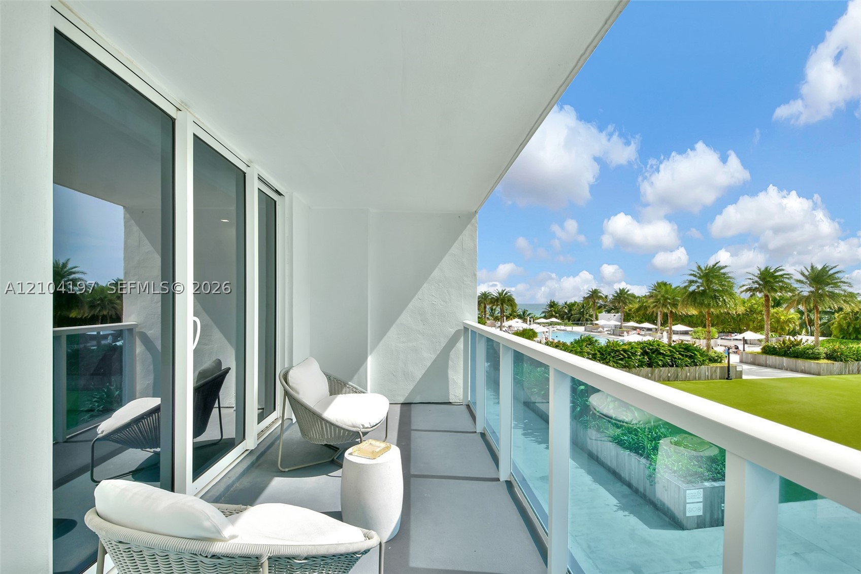 2301 Collins Ave Unit 303 — photo