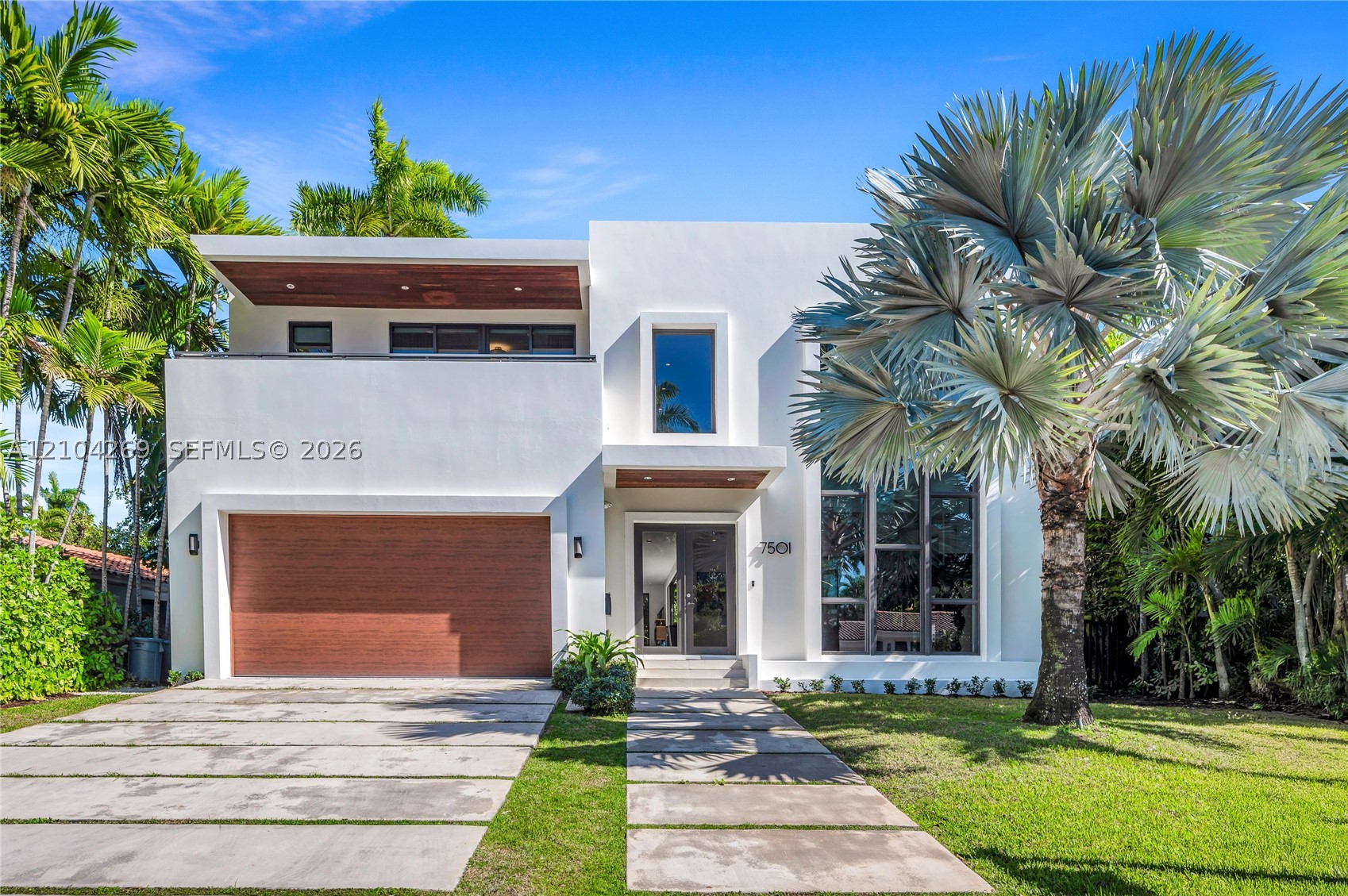 7501 Coquina Dr — photo