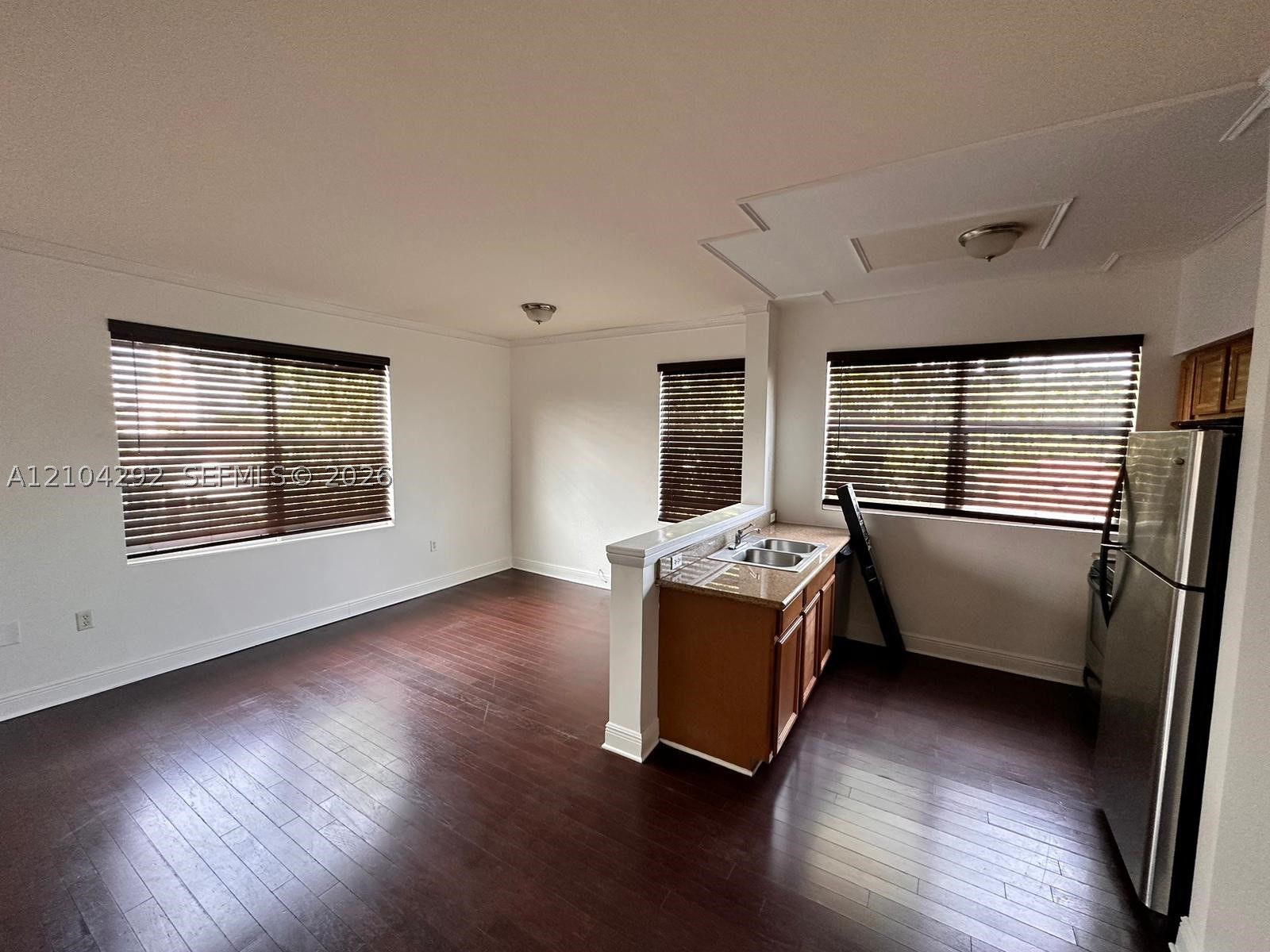 953 SW 10th St Unit 16 — photo