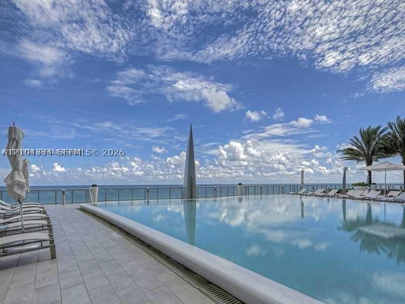 17121 Collins Ave Unit 907 — photo