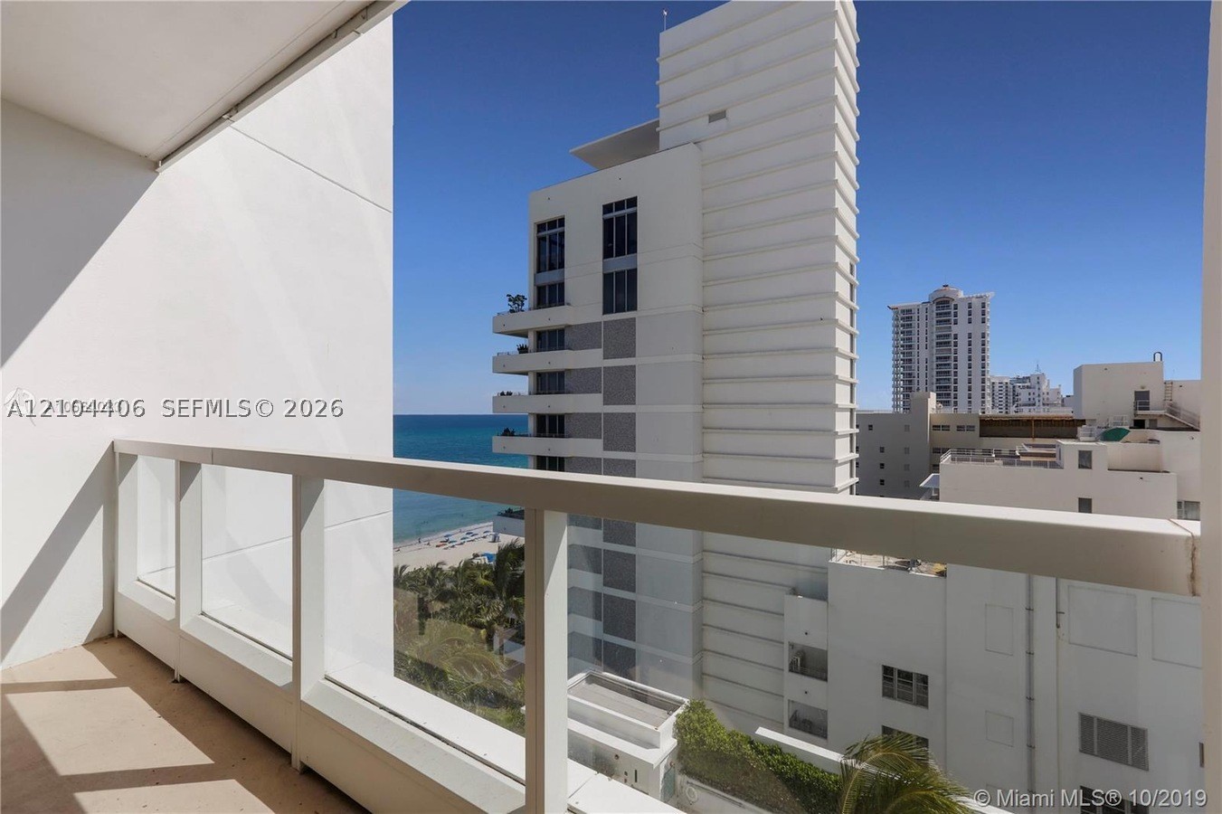 4391 Collins Ave Unit 1015 — photo