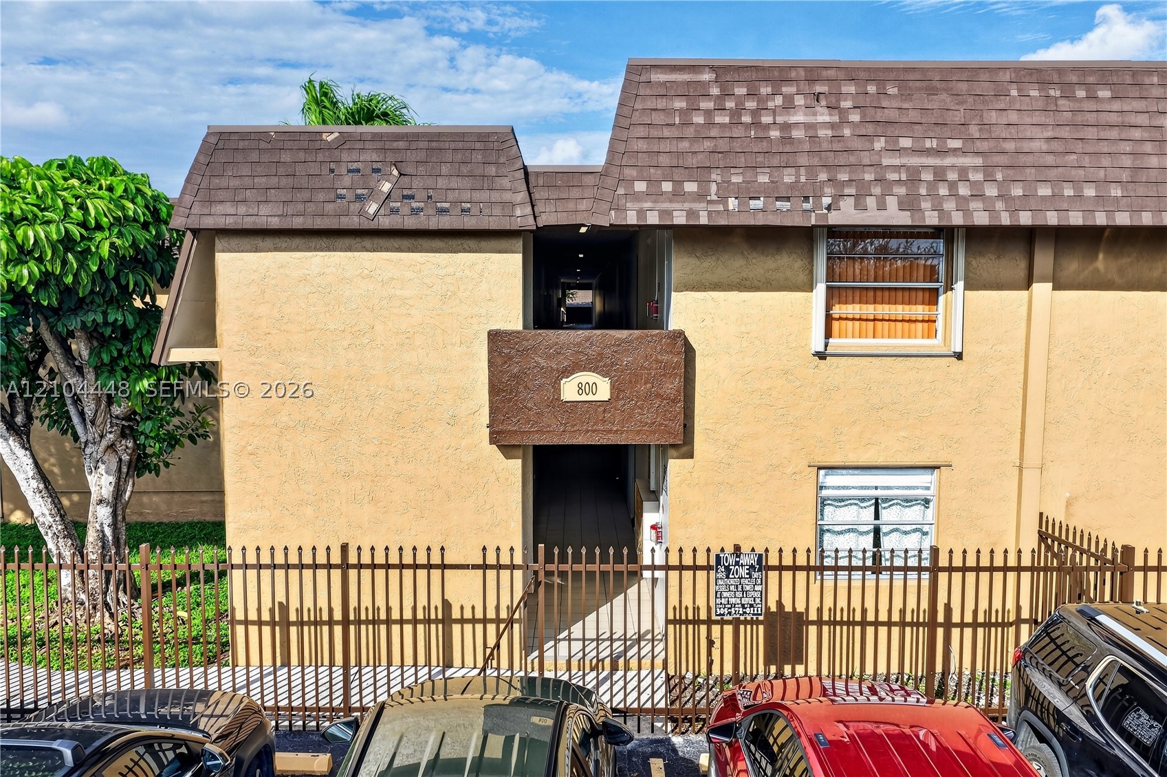 800 SW 129th Pl Unit 202 — photo