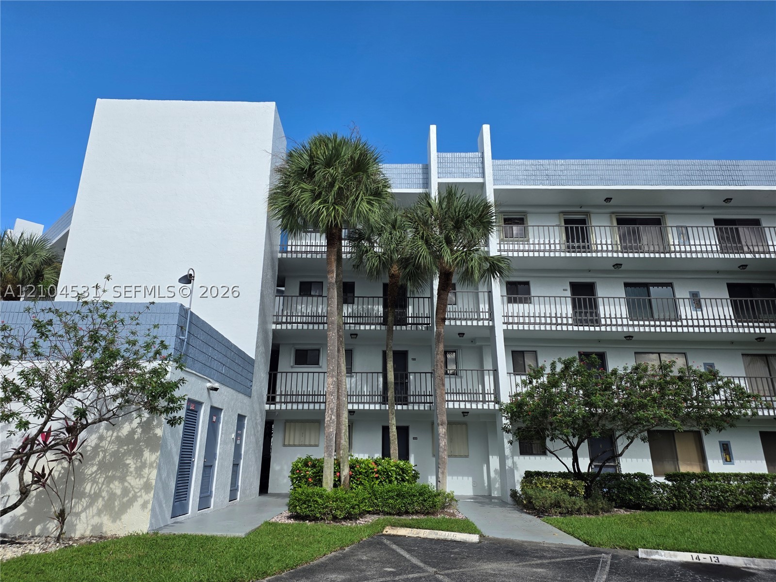 4820 W Lucerne Lakes Blvd W Unit 305 — photo
