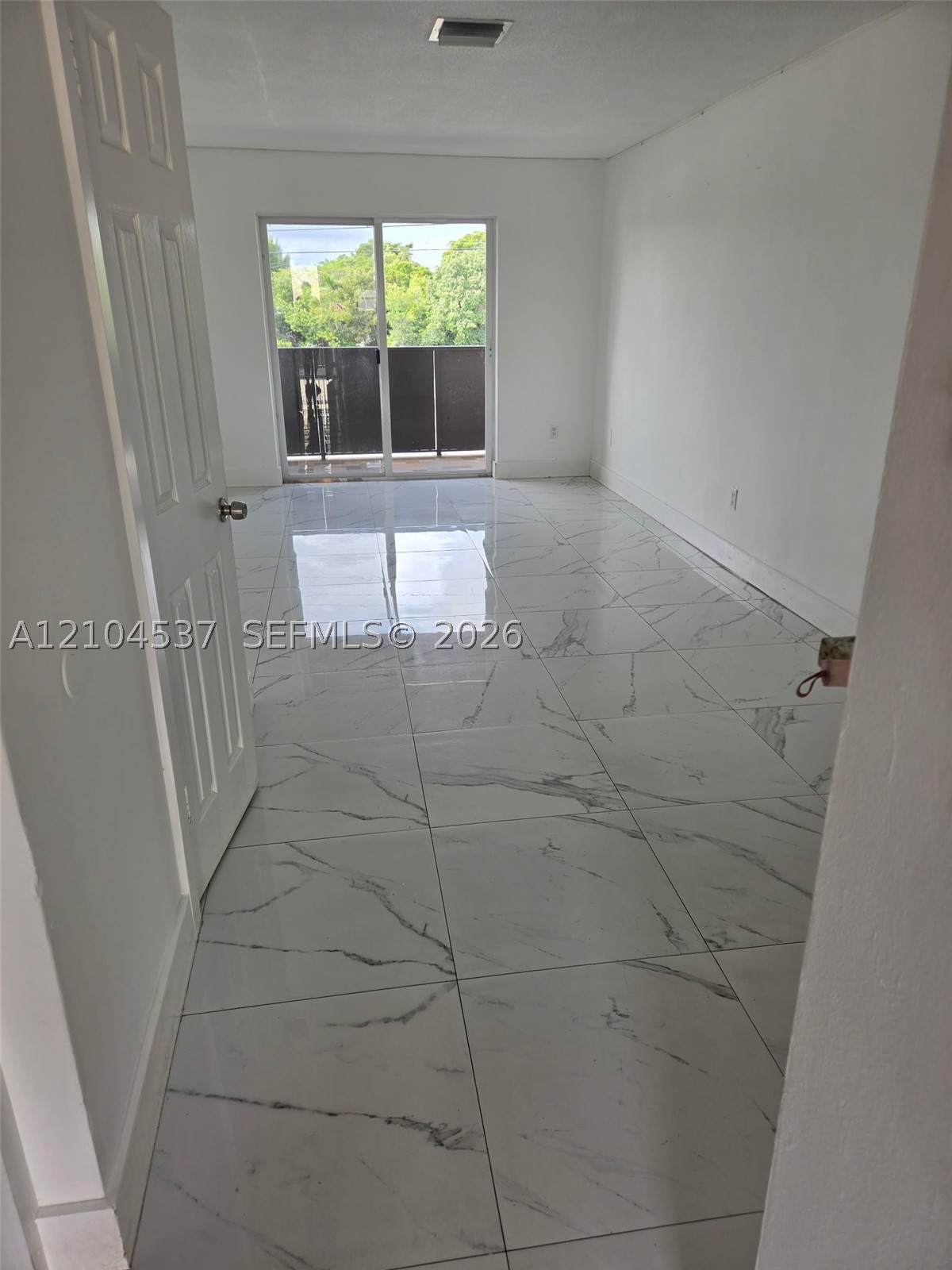1551 W Okeechobee Rd Unit 15-14 — photo