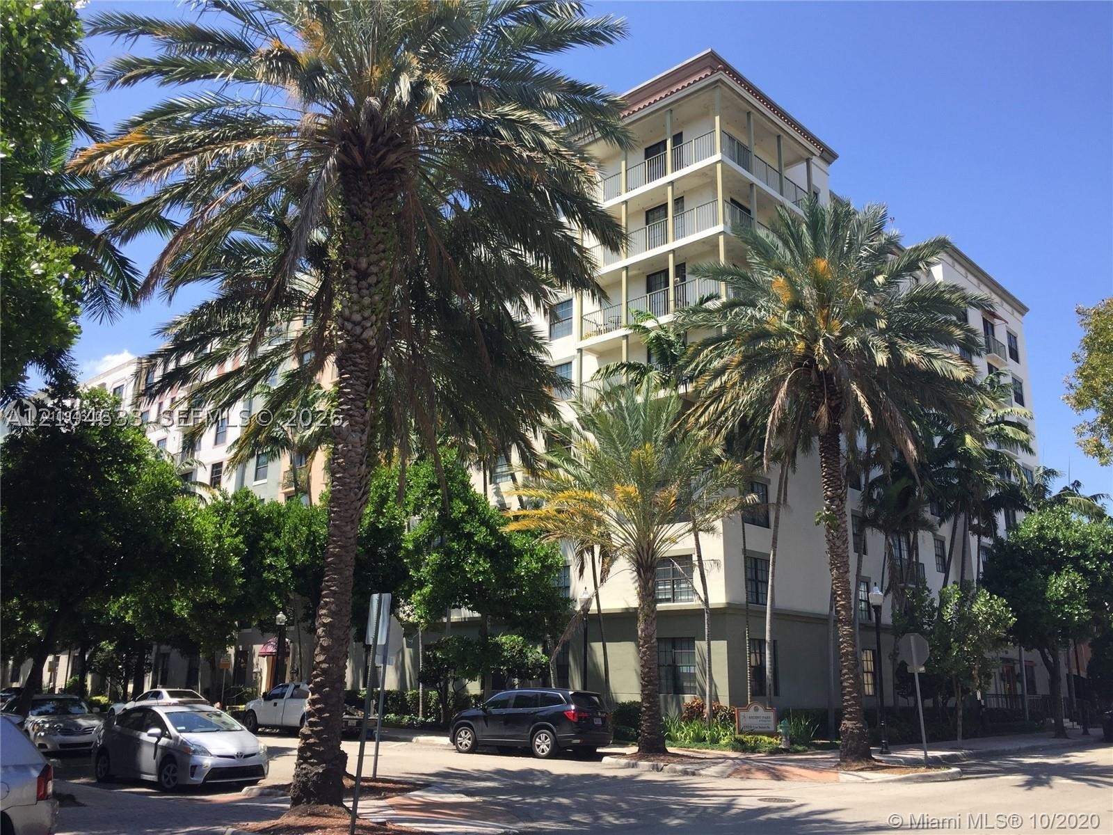 1900 Van Buren St Unit 307B — photo