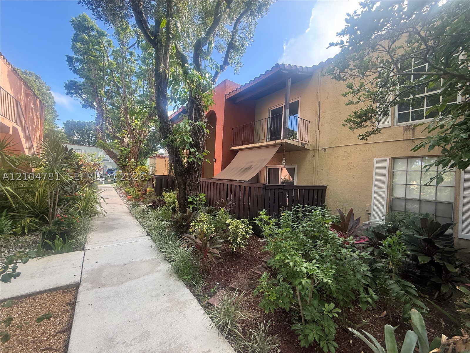 10762 N Kendall Dr Unit I16 — photo