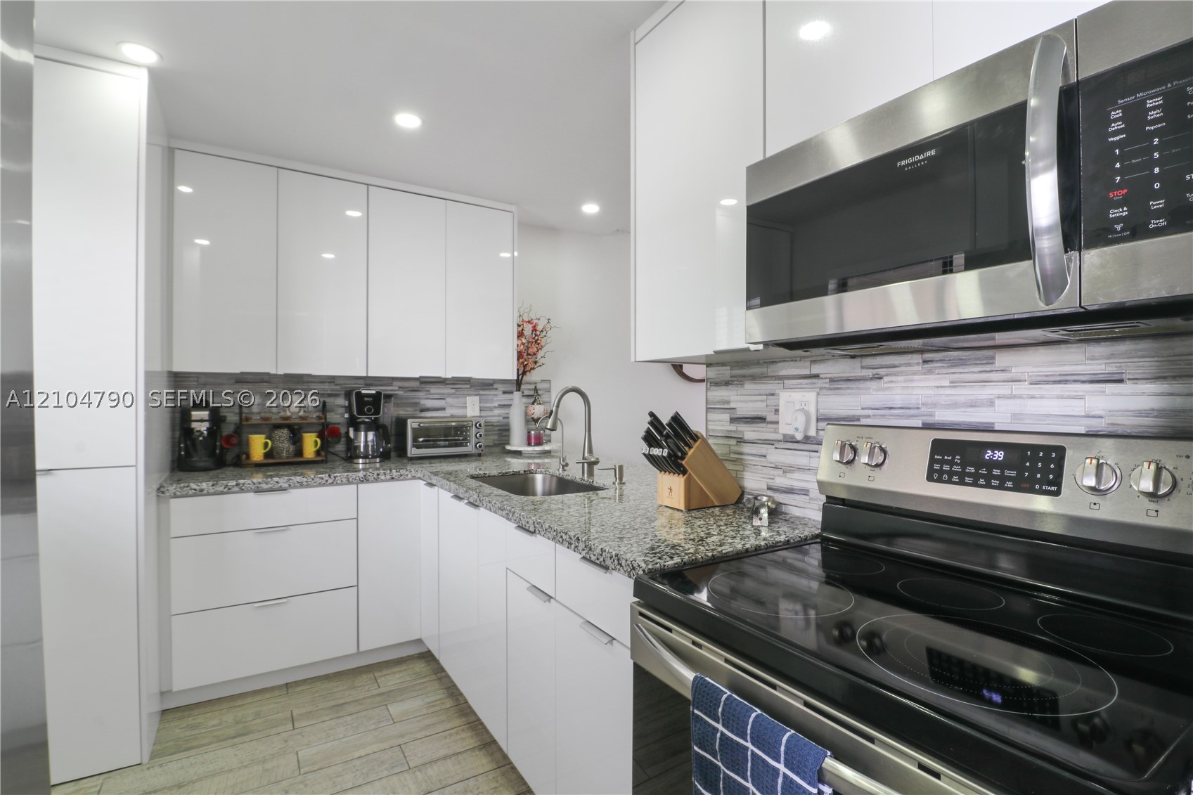 8075 SW 107th Ave Unit 312 — photo