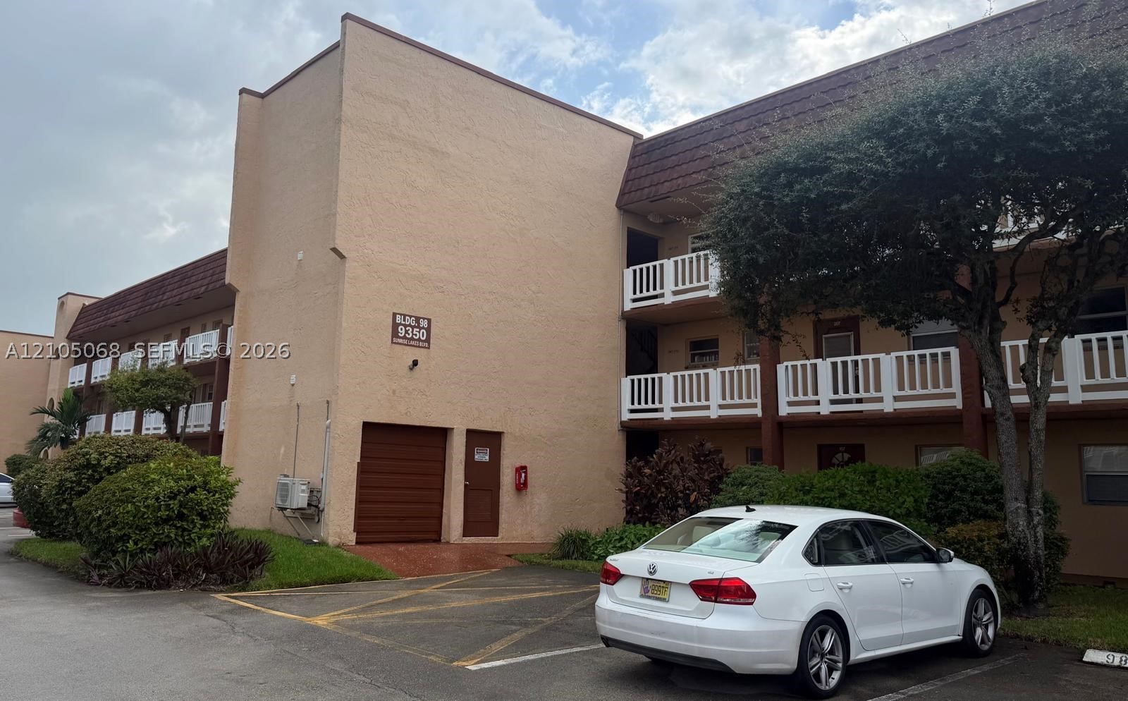 9350 Sunrise Lakes Blvd Unit 201 — photo