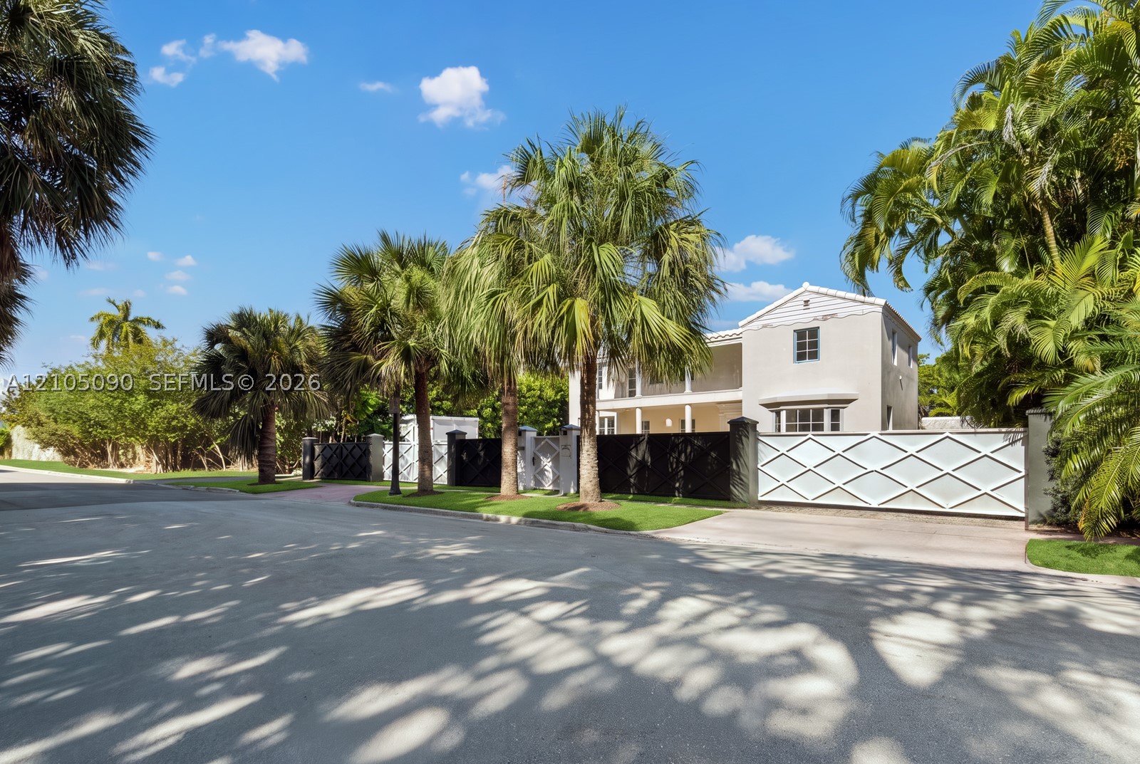 2534 Flamingo Dr — photo