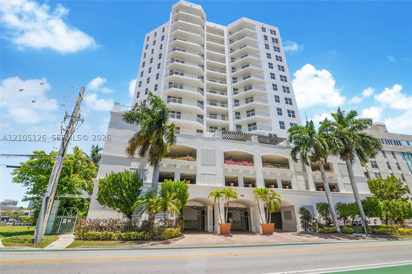 9751 E Bay Harbor Dr Unit 8D — photo
