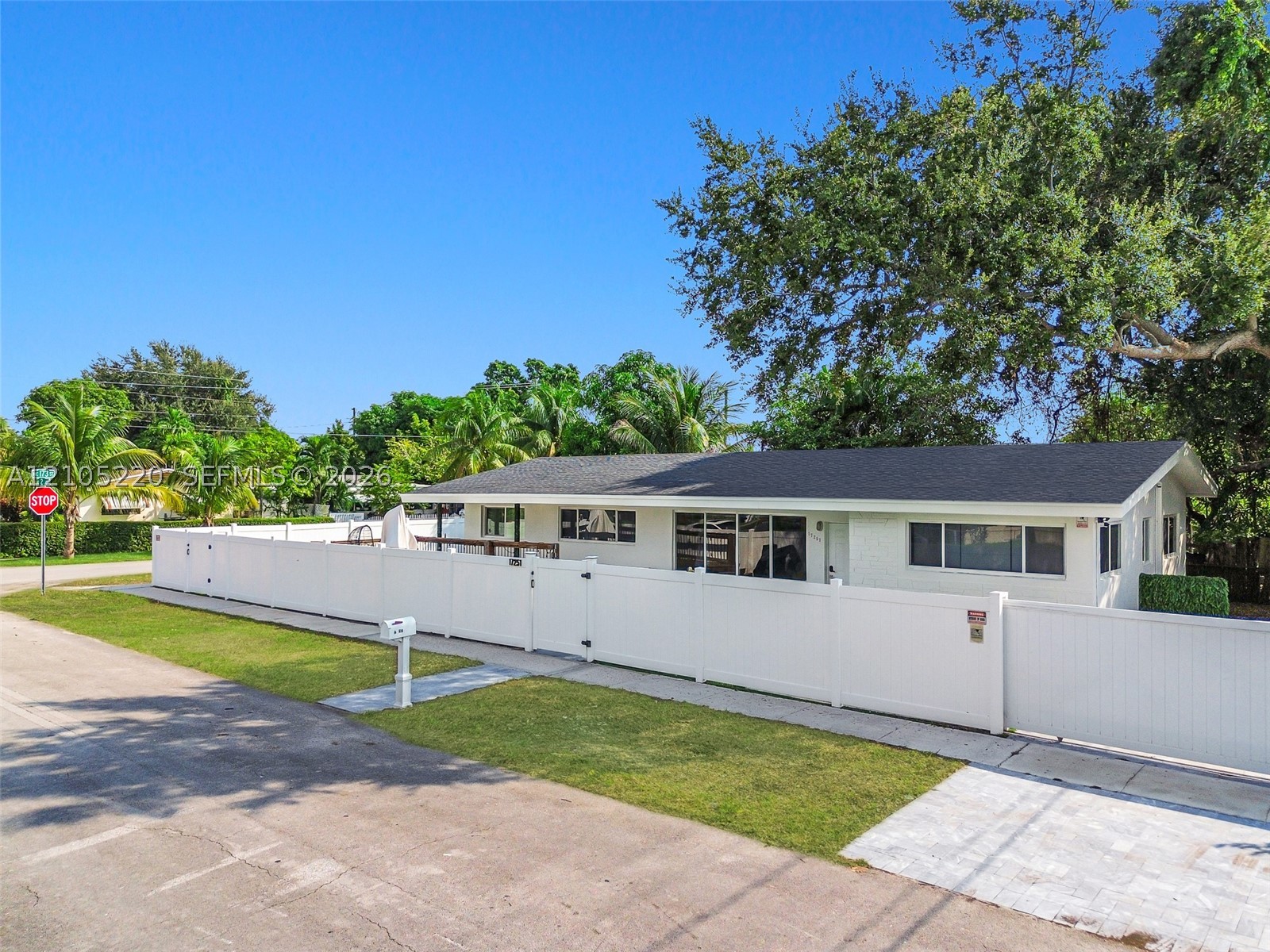 17251 NE 2nd Ct — photo