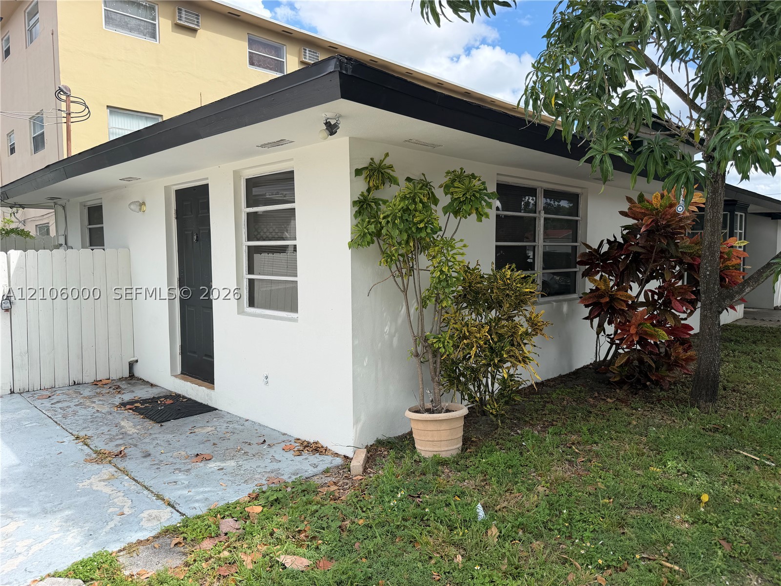 3600 E 4th Ave Unit 1 — photo