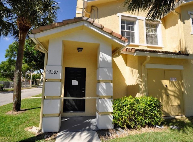 2201 Belmont Ln Unit 2201 — photo