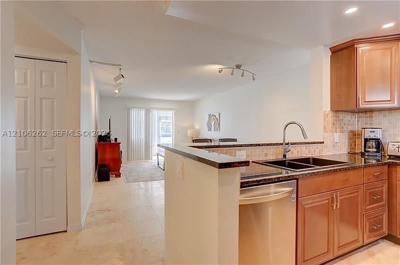 2212 NE 1st Way Unit 101 — photo