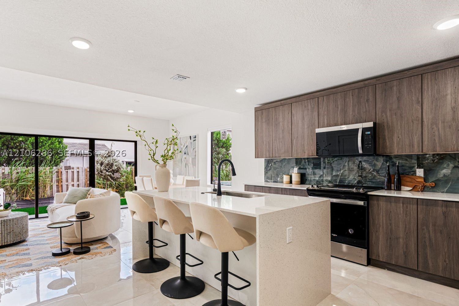 532 NW 14 Ct — photo
