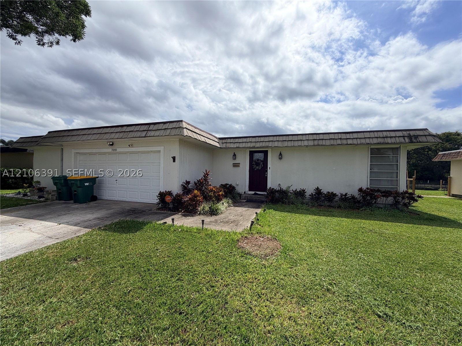 7010 NW 63rd Ct — photo