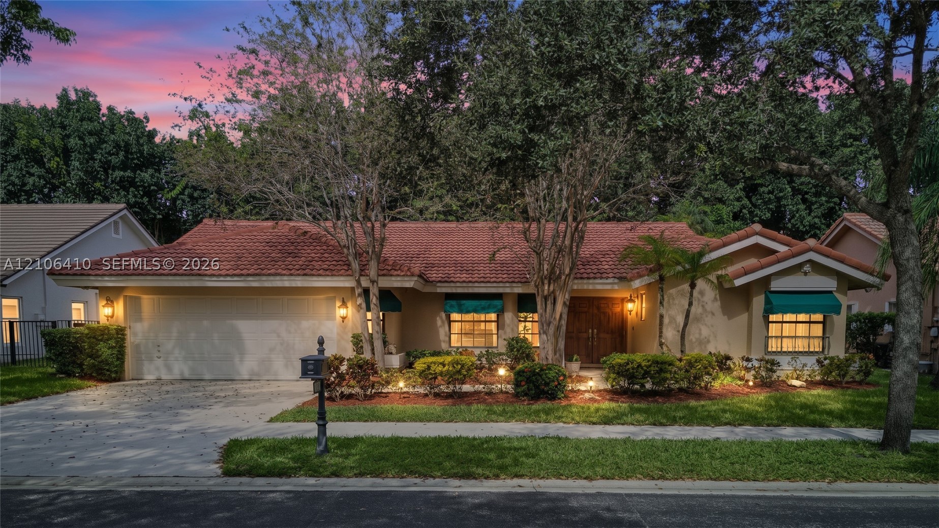 1725 Lakeshore Cir — photo