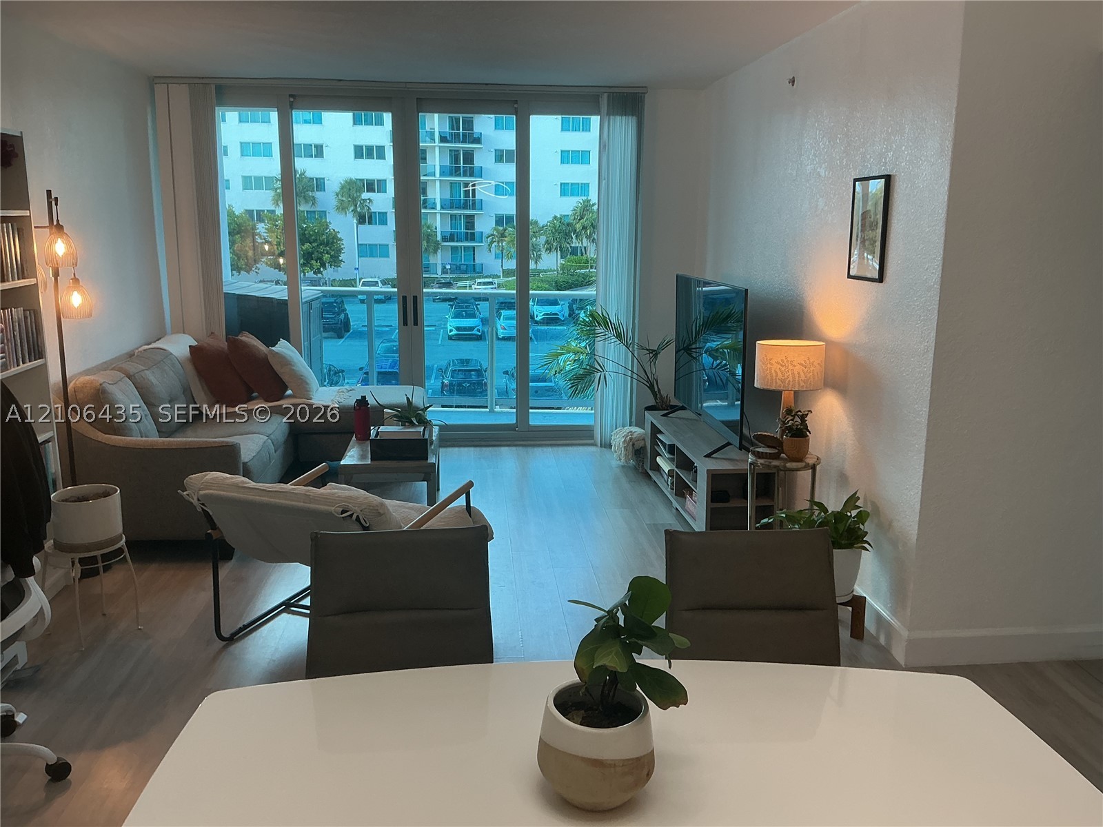 7501 E Treasure Dr Unit 2L — photo