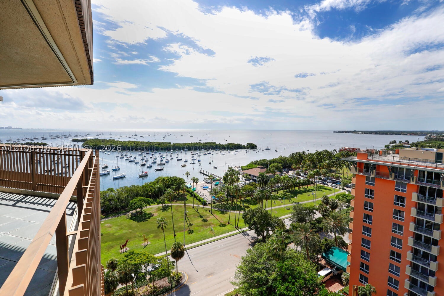 2901 S Bayshore Dr Unit 14D — photo