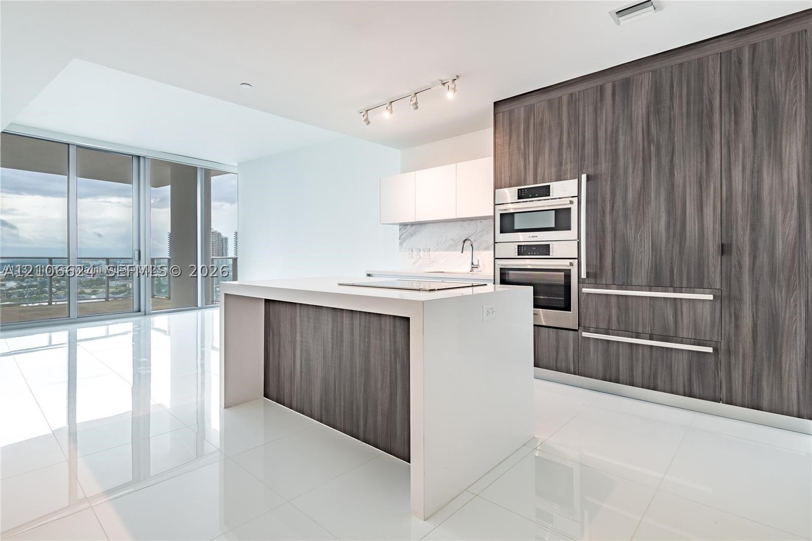 851 NE 1st Ave Unit 2100 — photo