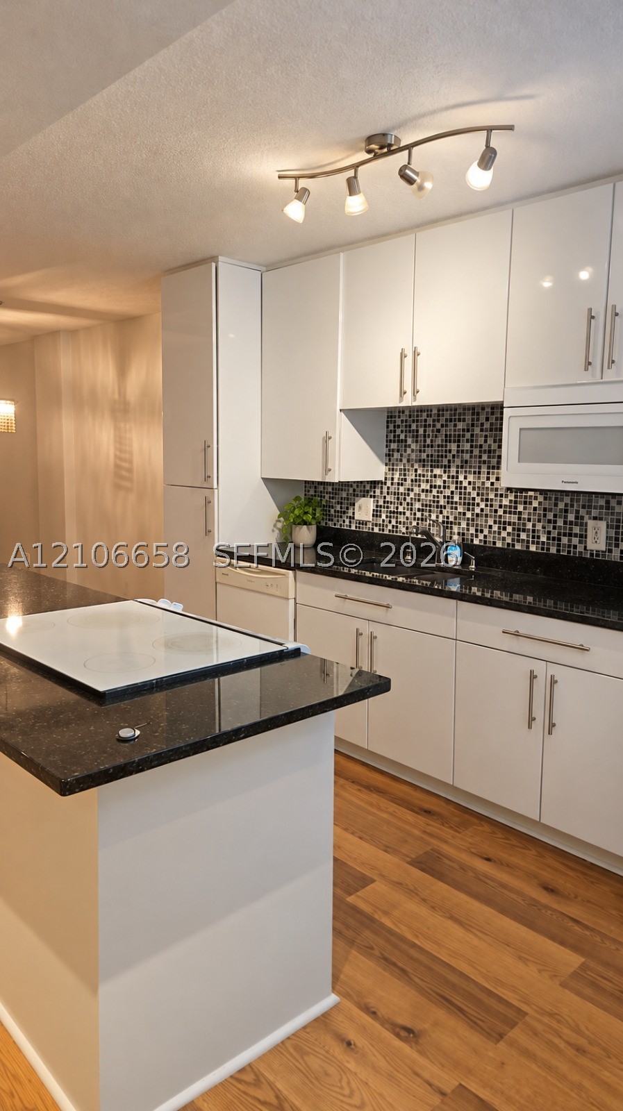 250 Jacaranda Dr Unit 711 — photo
