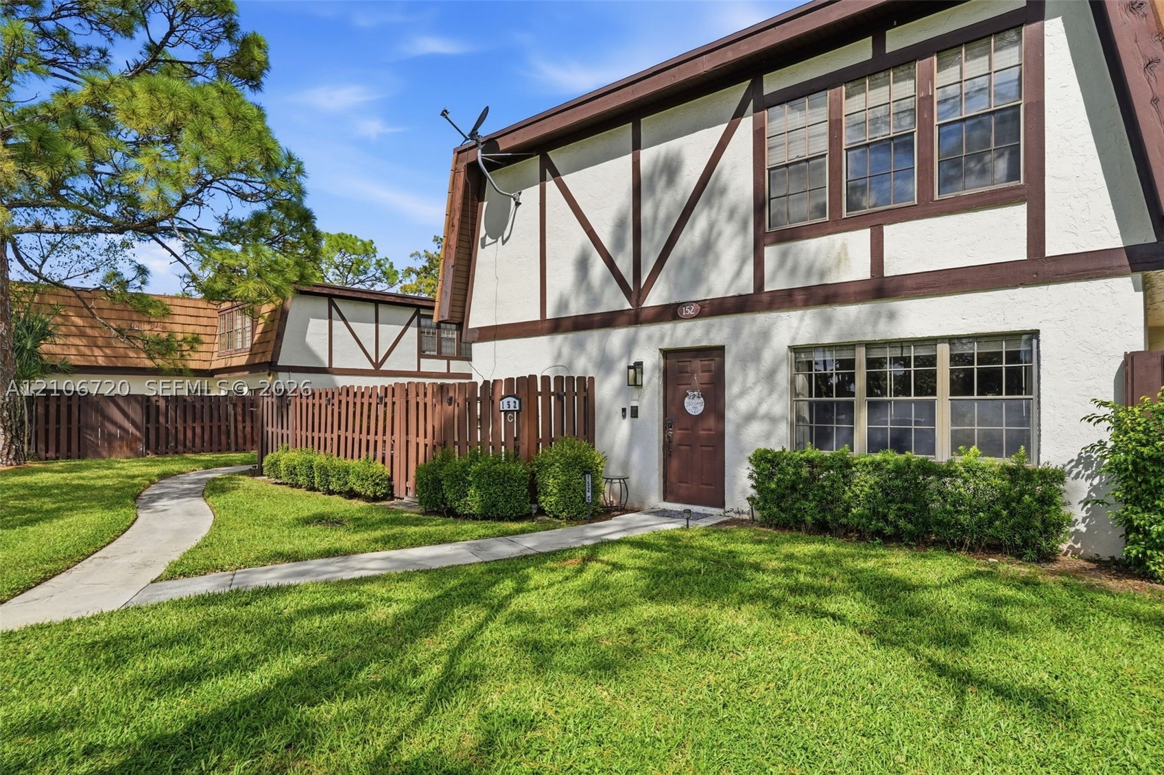152 Weybridge Cir Unit C — photo