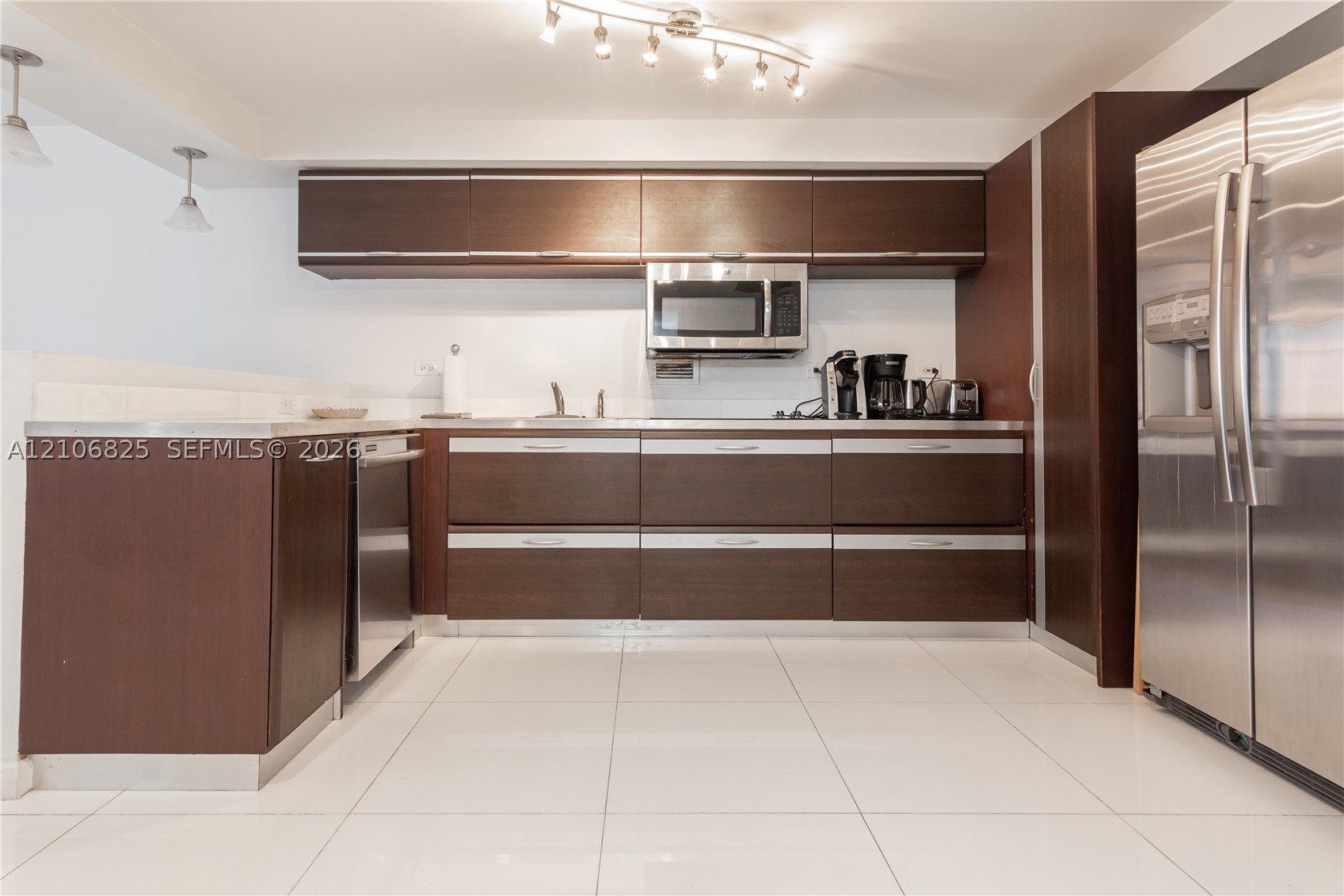 2301 Collins Ave. Unit 1023 — photo