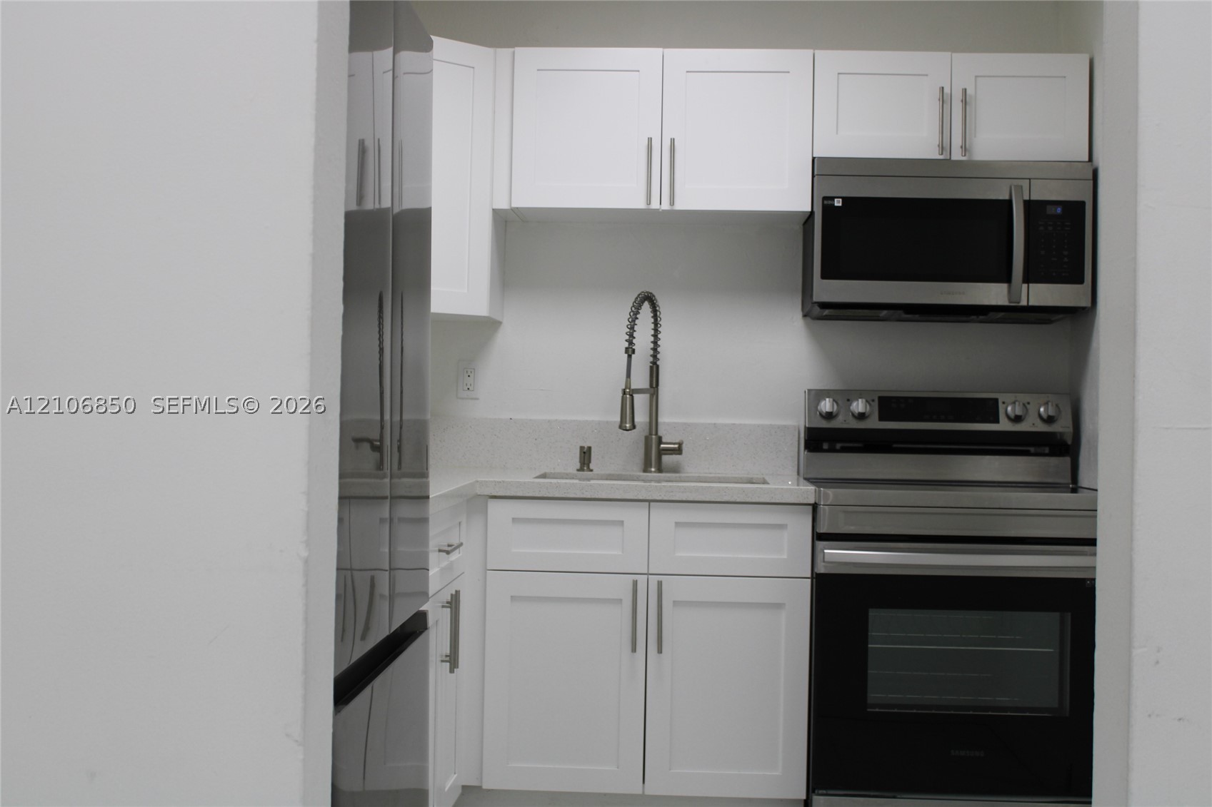 1055 W 77th St Unit 308 — photo