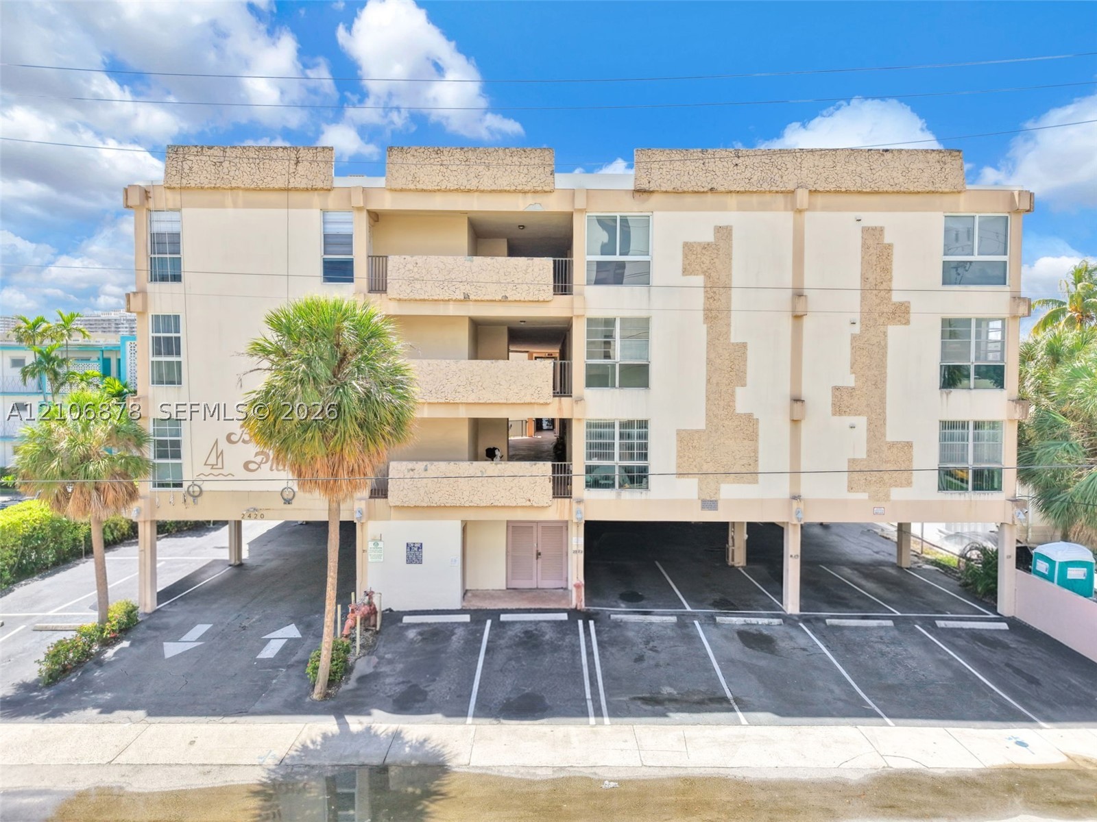 2420 Diana Dr Unit 306 — photo