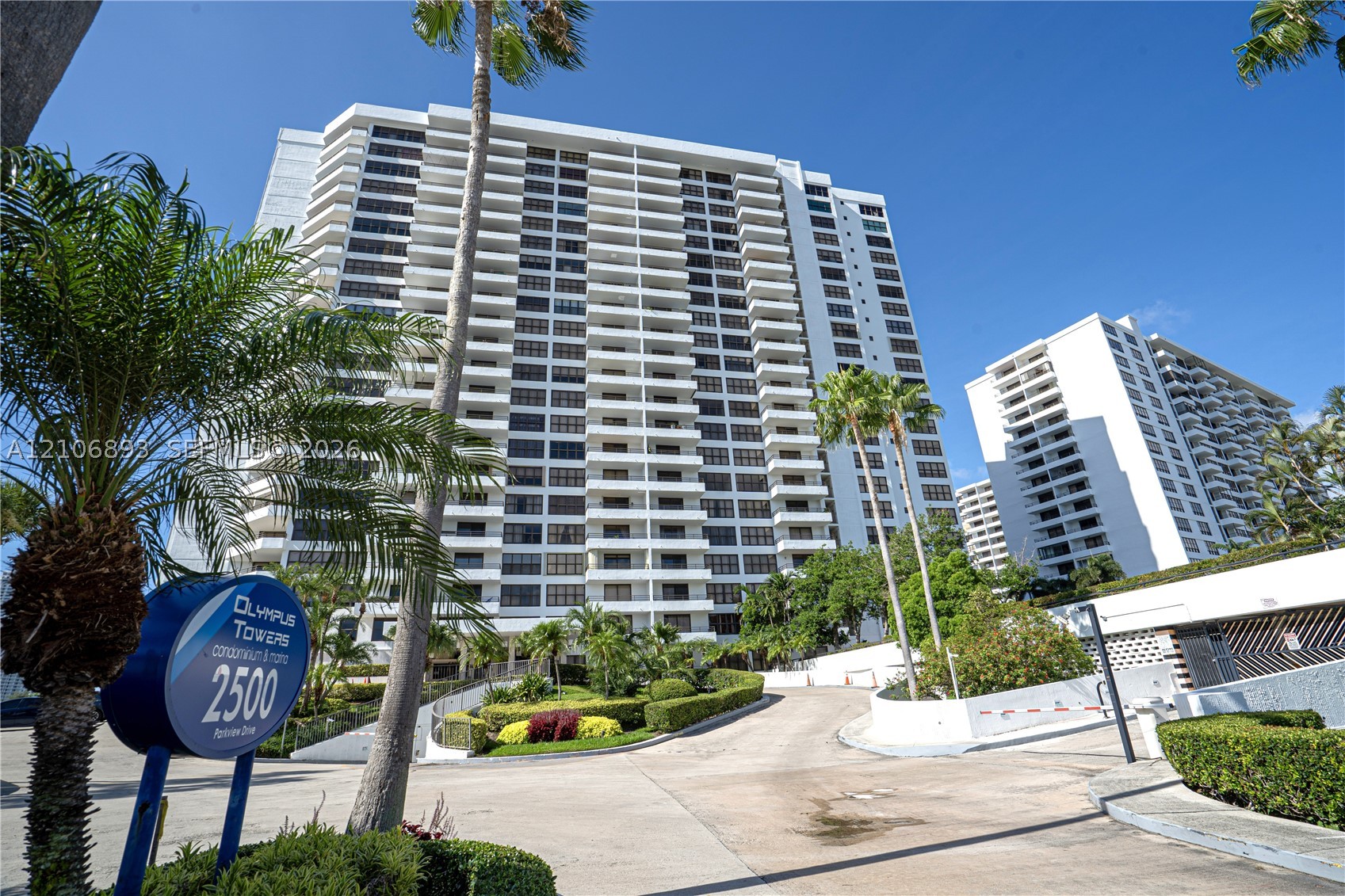 2500 Parkview Dr Unit 2020 — photo