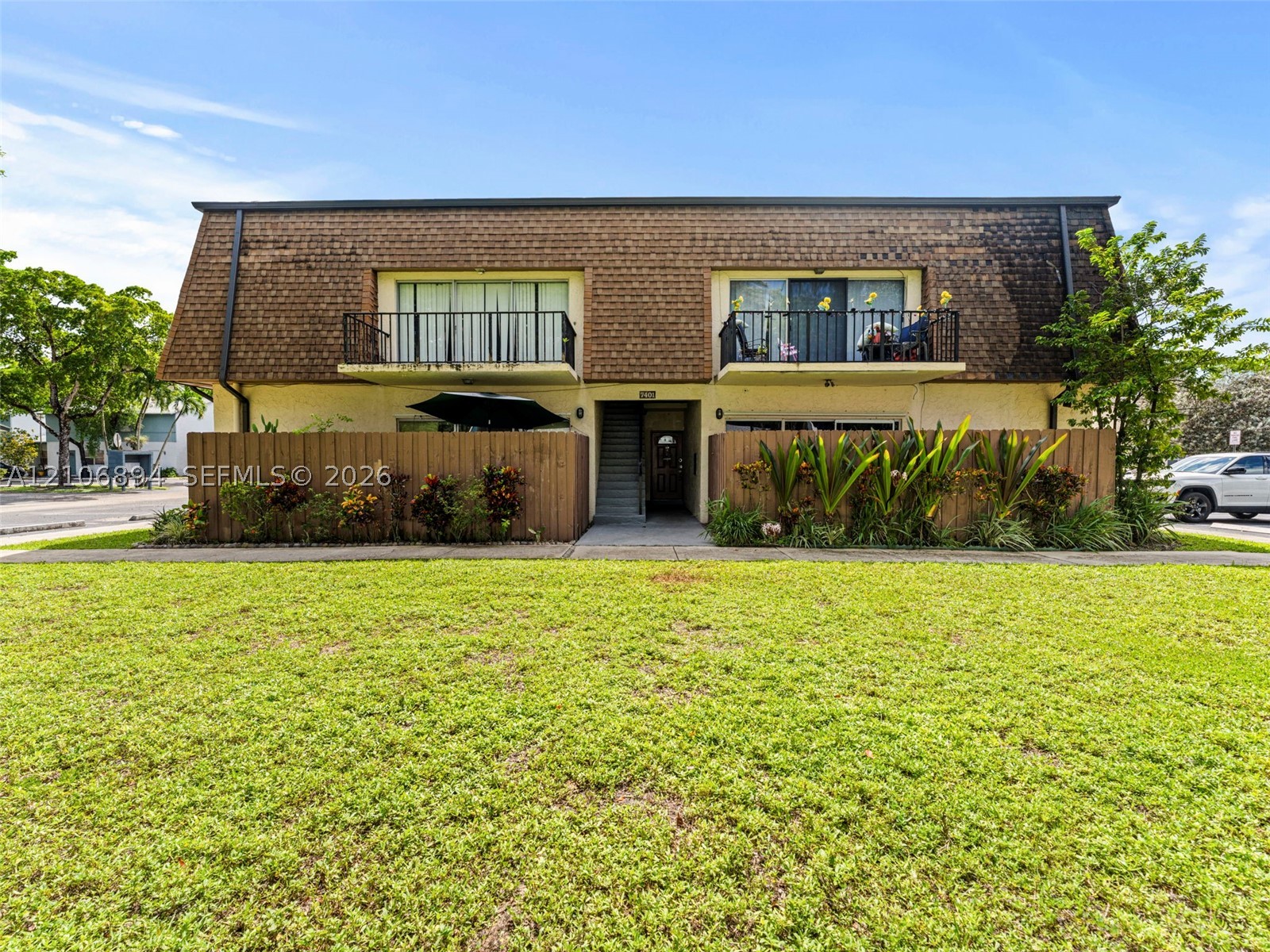 7401 W Sunrise Blvd Unit B1 — photo