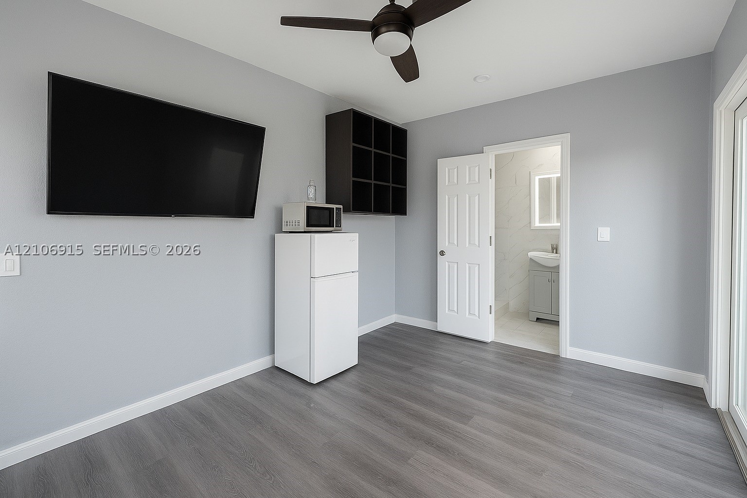 2400 Casablanca Dr Unit B — photo