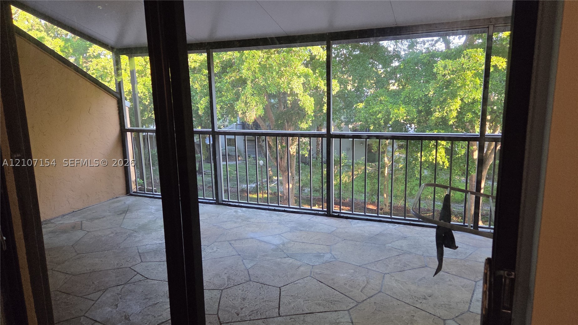 450 Commodore Dr Unit 311 — photo