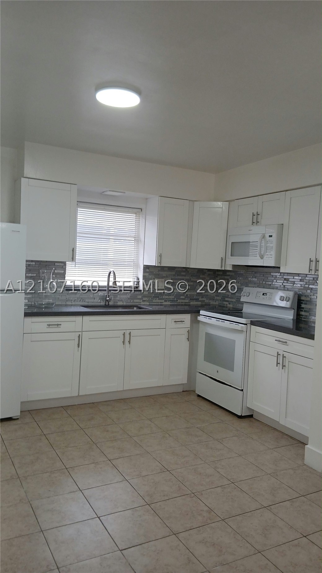 325 NE 2nd St Unit 2 — photo