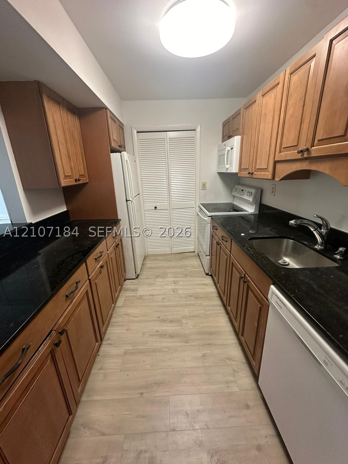 240 Lakeview Dr Unit 209 — photo