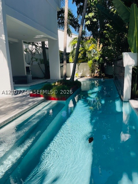 241 Harbor Dr — photo