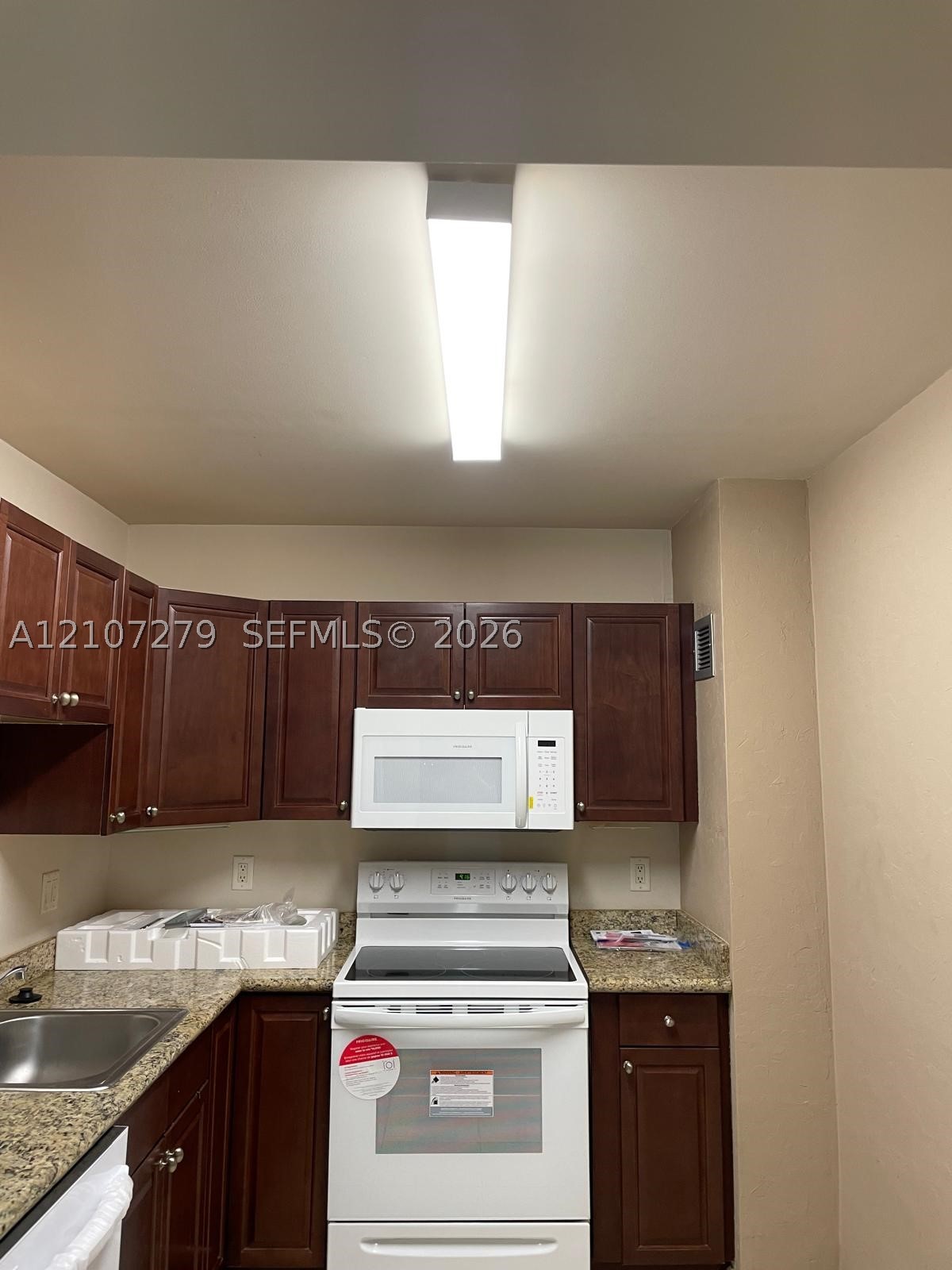 20100 W Country Club Dr Unit 601 — photo