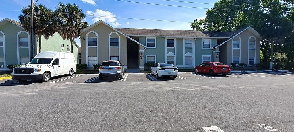4100 Pershing Pointe Place Unit 4 — photo