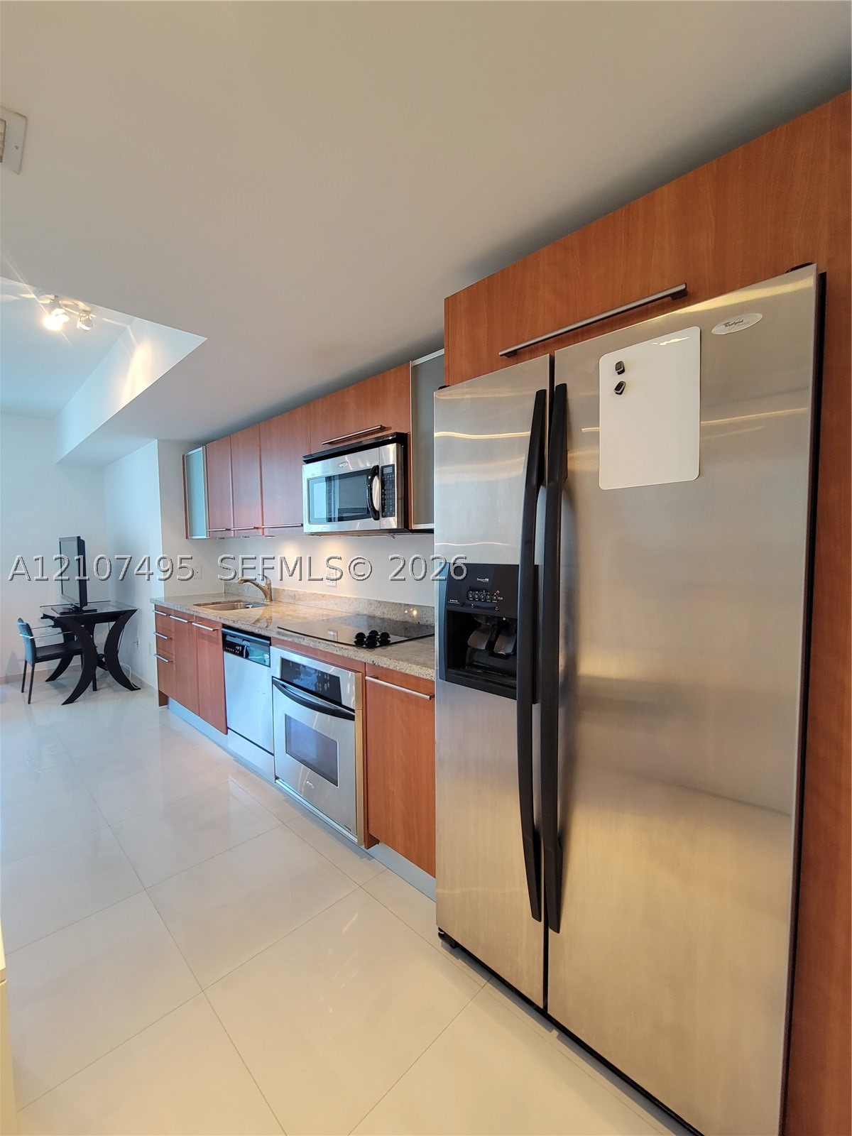 185 SW 7th St Unit 2806 — photo
