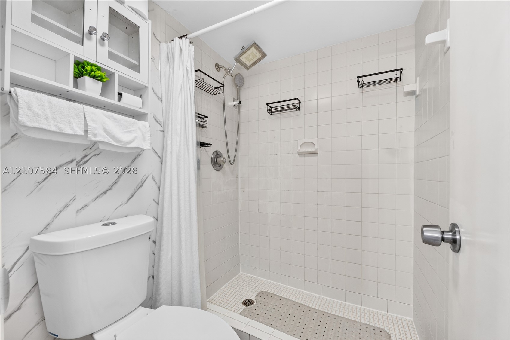 2185 White Pine Cir Unit B — photo