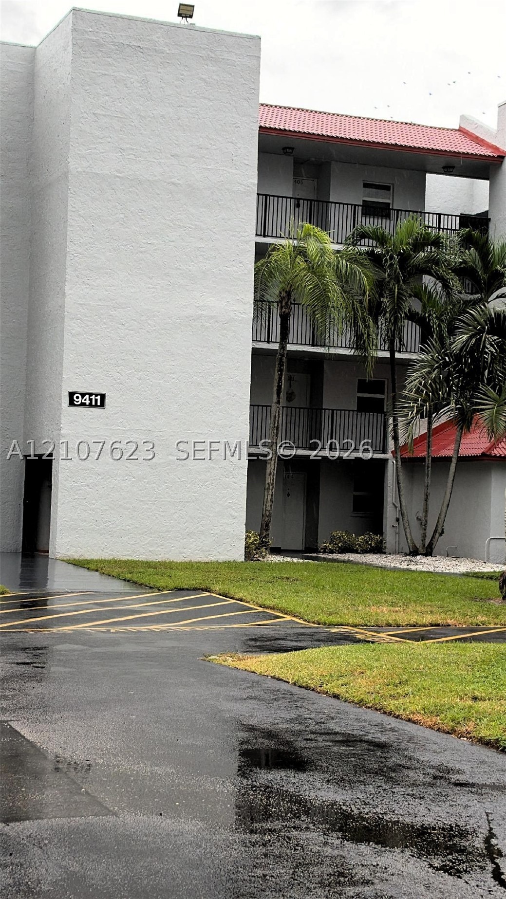 9411 Evergreen Pl Unit 407 — photo
