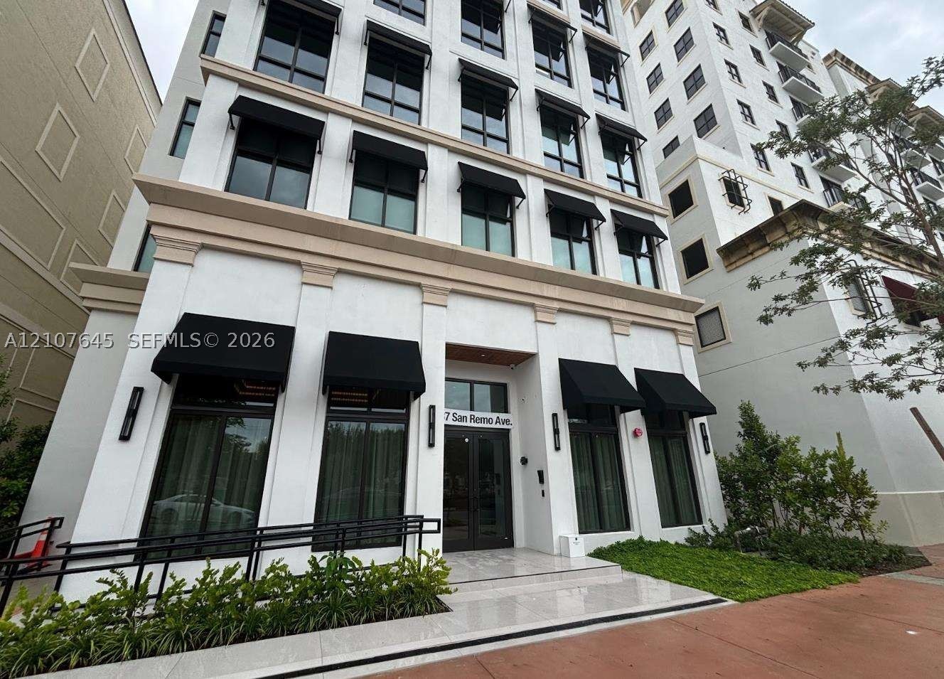 1537 San Remo Ave Unit 400-500 — photo