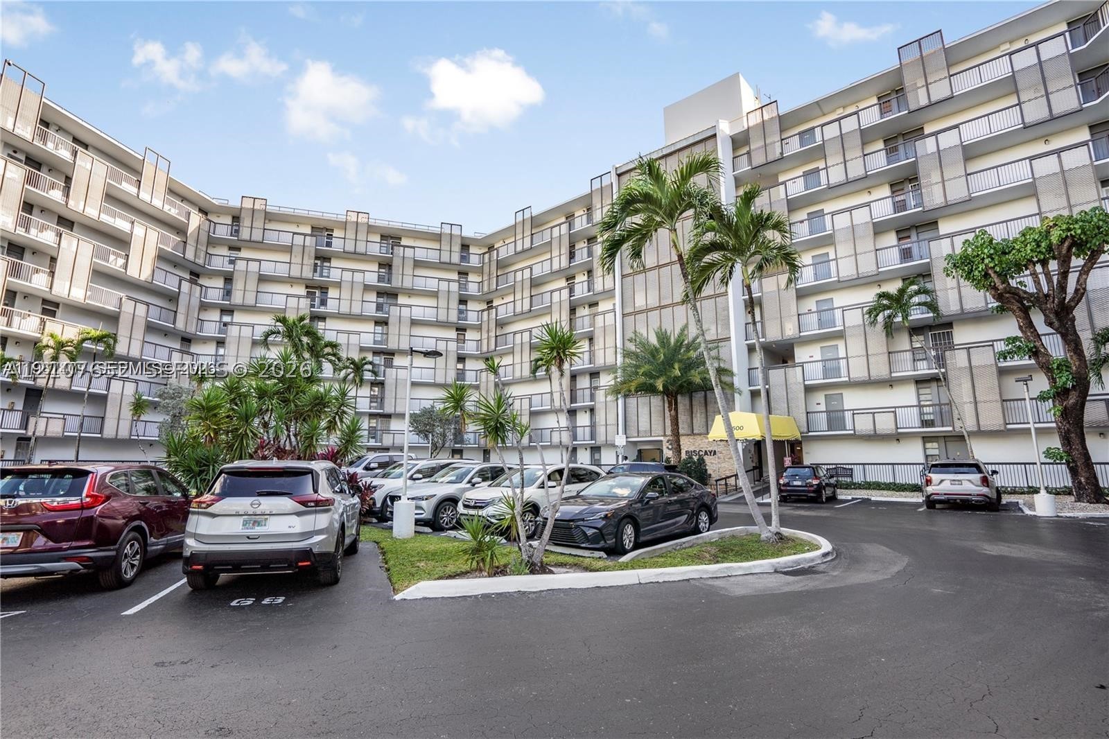 20500 W Country Club Dr Unit 607 — photo